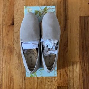 *NEW IN BOX* BIRDIES SIZE 6